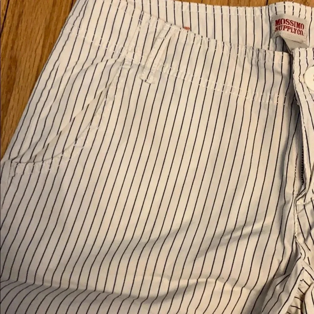 Junior’s Mossimo striped shorts size 7 - Picture 3 of 3
